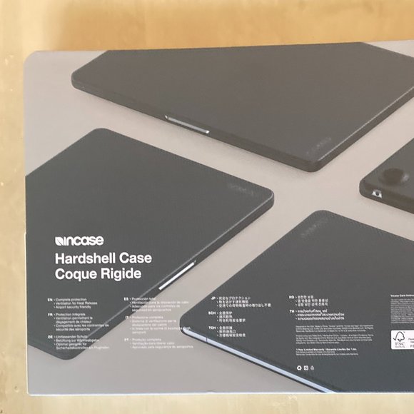 Incase Hardshell Case for 13in MacBook Air 2022 Dots, Black - Picture 7 of 7